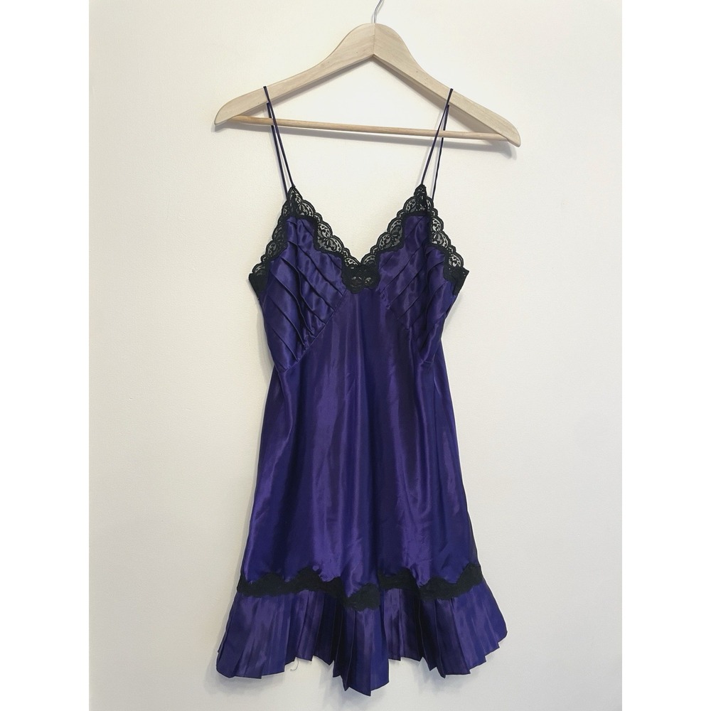 Vtg Y2K Victoria's Secret Gold Label Lingerie Slip Size Small Purple Lace Dress